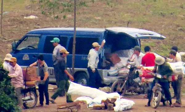 Muôn chiêu buôn lậu trước tết