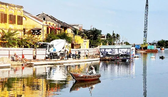 Thi công kè sông Hoài, phố cổ Hội An lo sập