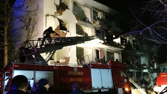 Thổ Nhĩ Kỳ: Đánh bom xe đồn cảnh sát, ít nhất 41 người thương vong