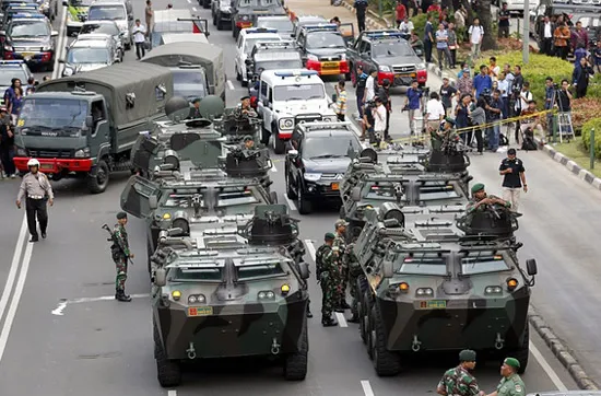 Đánh bom ở thủ đô Indonesia, 5 kẻ tấn công bị tiêu diệt ảnh 7