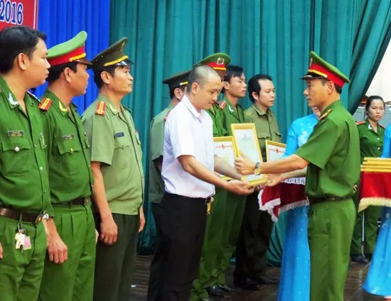 Công ty First News - Trí Việt nhận bằng khen của Bộ Công an