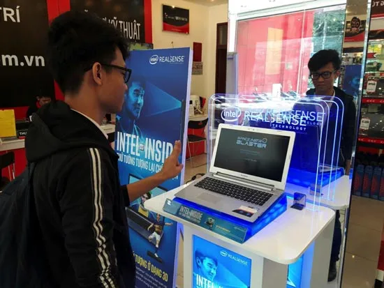 FPT Shop mở khu trải nghiệm công nghệ RealSense