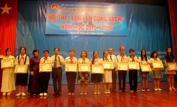 Chung kết trao giải cuộc thi "Lớn lên cùng sách"