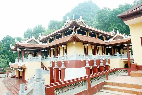 Công trình sai phạm chùa Hương: Sẽ điều chỉnh cho tồn tại?