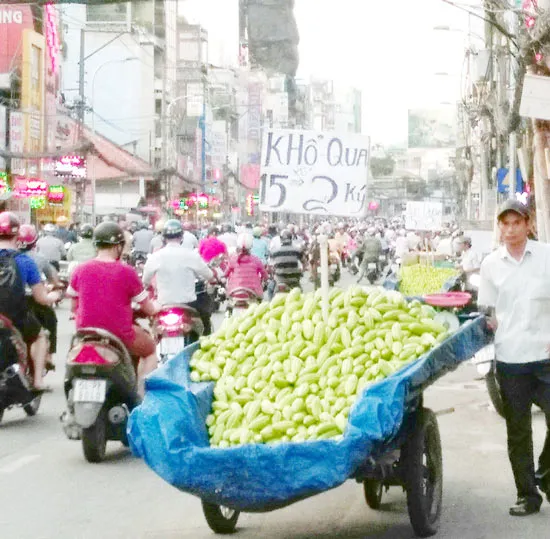 Dồn sức chấn chỉnh trật tự lề đường