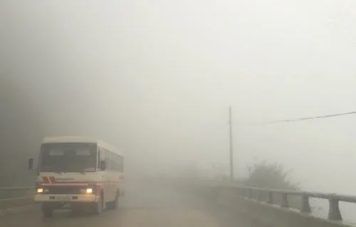 Sương mù phủ dày đặc đường lên cửa khẩu quốc tế Cầu Treo