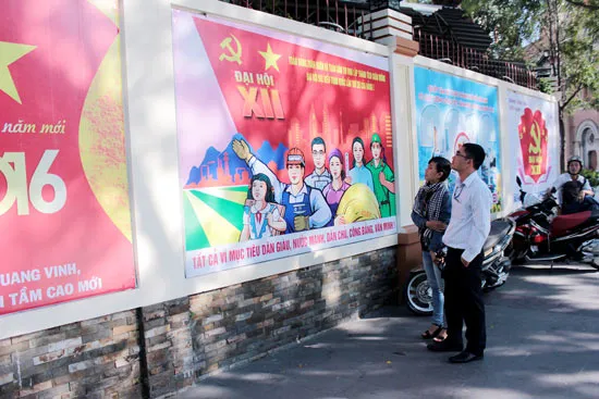 TPHCM rực rỡ sắc màu chào mừng Đại hội Đảng lần thứ XII ảnh 3