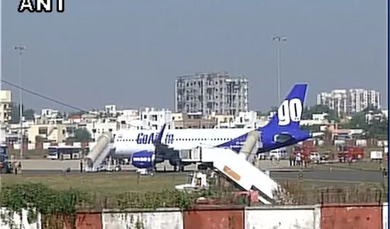 Máy bay hạ cách khẩn cấp tại Nhật Bản và Ấn Độ