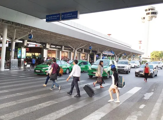 Khắc phục ùn tắc tại sân bay Tân Sơn Nhất