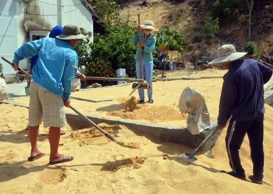 Những thanh niên làm công không… tiền