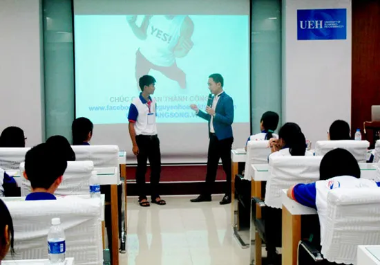 TS. Nguyễn Hoàng Khắc Hiếu: “Hãy suy nghĩ thật khác...”