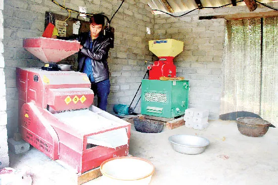 Điện về vui bản trên làng dưới