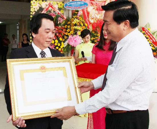 Long An: Công ty Hải Sơn nhận Huân chương Lao động hạng Nhì