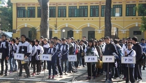 Nearly 700 students from across the country took part in the American Mathematics Competition (AMC 10/12) held at Chu Van An High School in Hanoi on February 2. (Photo: tintuc.vn)