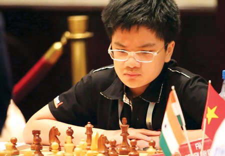 Young chess player Nguyen Anh Khoi