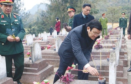 President Truong Tan Sang continued his working visit to northern mountainous localities yesterday with Cao Bang and Bac Kan provinces as the latest destinations.