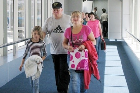 Russian tourists arrive in Viet Nam at Cam Ranh International Airport. Viet Nam aims to receive 400,000 Russian visitors this year.