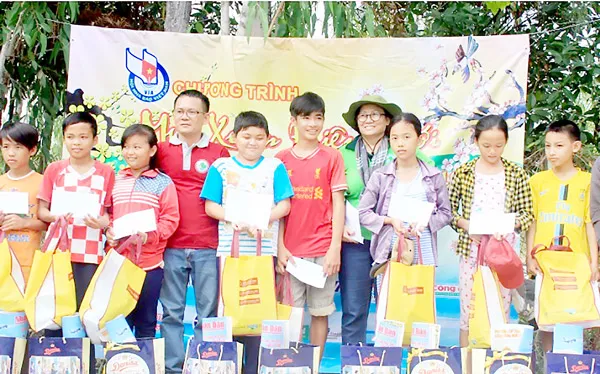 Thiềng Liềng, nơi hạt muối cũng phải cắn làm đôi