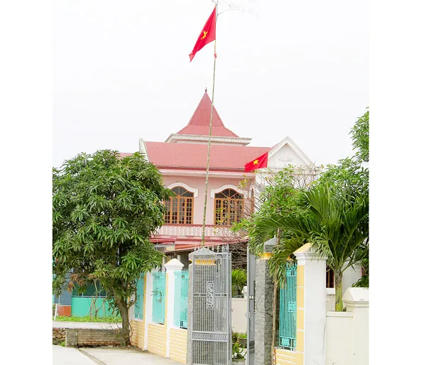 Thượng nêu bên bờ biển Đông