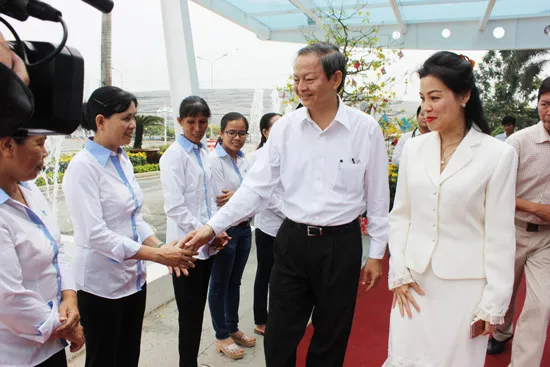 Lãnh đạo TPHCM thăm và chúc Tết công nhân xử lý rác