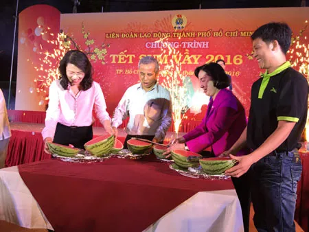 Cụm ảnh: Tết sẻ chia, tết yêu thương