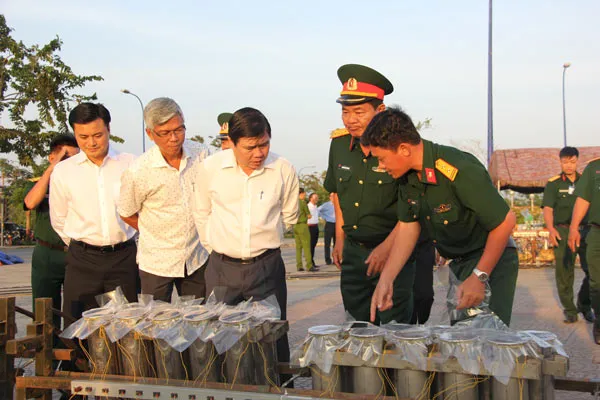 Lãnh đạo TPHCM thăm, chúc tết các lực lượng làm nhiệm vụ đêm giao thừa