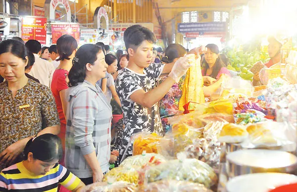 Thị trường Tết Bính Thân: Hàng hóa phong phú, mãi lực tăng