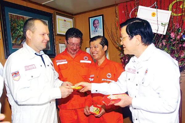 Lãnh đạo Đảng, Nhà nước và TPHCM thăm, chúc tết nhiều nơi