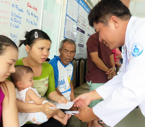 Bệnh nhi nghèo vui tết nghĩa tình