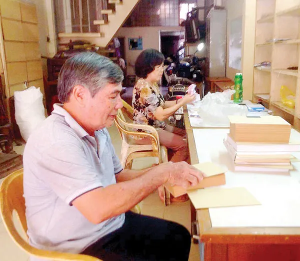 Người đóng sách xuyên thế kỷ