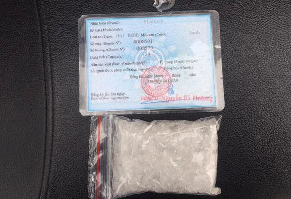 Tạm giữ 2 đối tượng vận chuyển ma túy đá