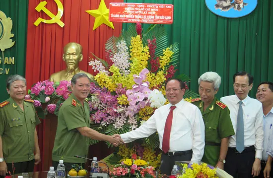 Lãnh đạo TP thăm, chúc mừng Cục B58, Tổng Cục 5