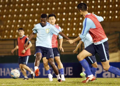 B.Bình Dương – Jiangsu FC (Trung Quốc): Đón “sao” ảnh 1