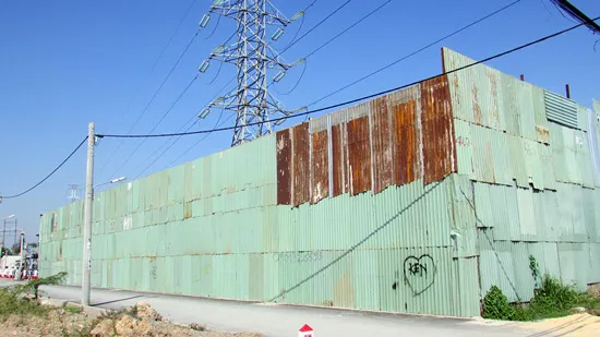 Xây dựng kho bãi  dưới đường điện cao thế