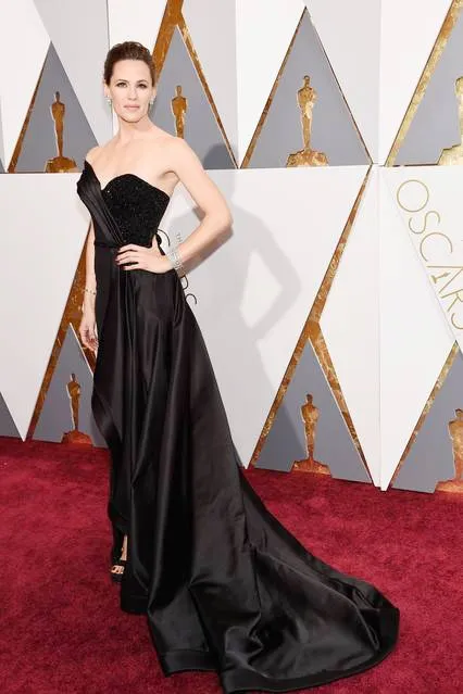 Sàn diễn Oscar 2016: Thời trang mềm mại ảnh 12