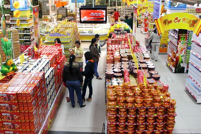 People shop at Co.op Mart in the central city of Da Nang. The city will install security camera systems in the event of emergency situations in many areas, including supermarkets. — VNA/VNS Photo Le Lam