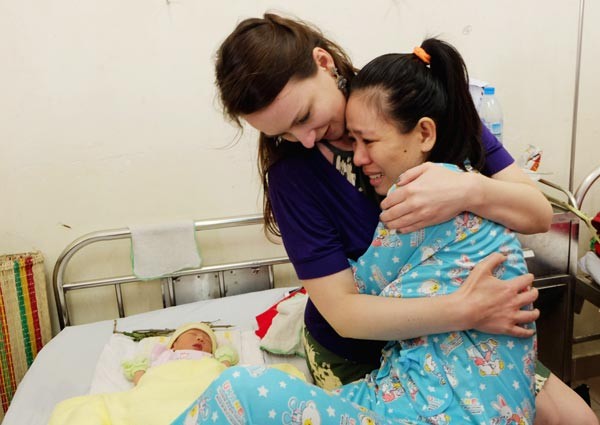 Dr. Fiona and Nga brace each other (Photo: SGGP)