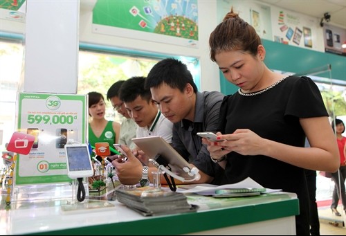 Probe ends: A mobile store of Viettel on Ngọc Khánh Street, Hà Nội. The Turkish government on Friday terminated investigations into mobile phones imported from Việt Nam without safeguard measures. – VNS Photo Trương Vị