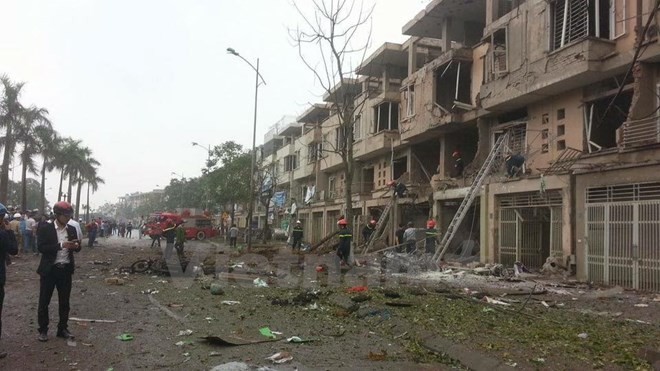 The explosion damages 36 houses and broke glass, walls and doors of another 95 houses nearby (Photo: VNA)