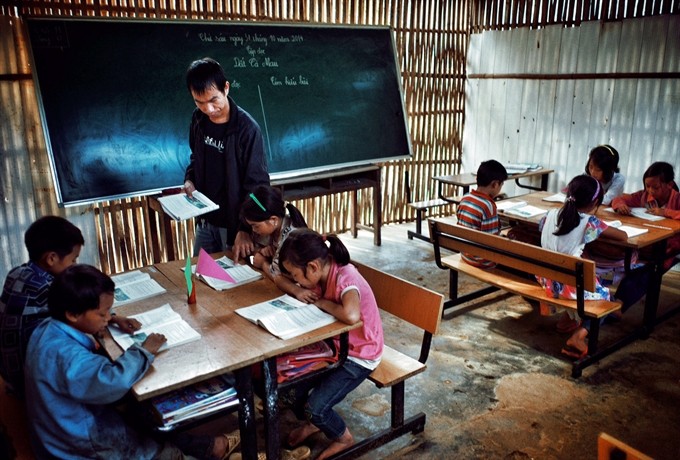 Children attend a class in the northern mountainous province of Lao Cai’s Bat Xat District. National Assembly deputies discussed yesterday the revised Law on Child Care, Education and Protection. - VNS Việt Thanh