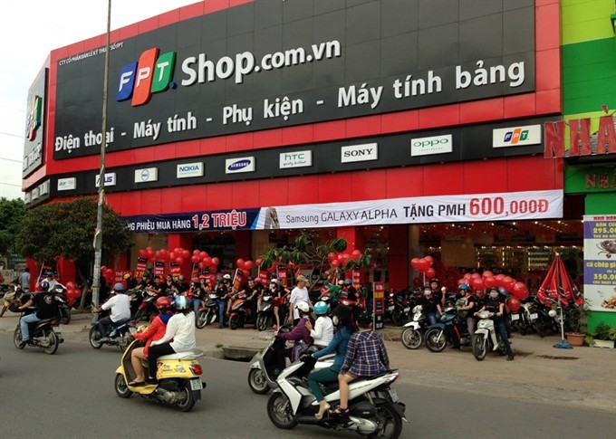 The business performance of retail and distribution segment of FPT was very good. By selling divisions of FPT Retail and FPT Trading, the company will be able to focus more on IT and telecom services, which are seeing big opportunities, Phương said. — Photo thanhnien.com.vn