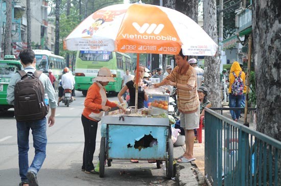 A street vendor in district 5 (Illustrative photo: SGGP)