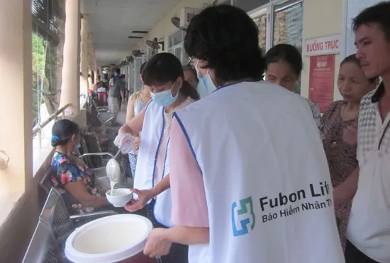 Hơn 10.000 suất cháo yêu thương giúp bệnh nhân nghèo