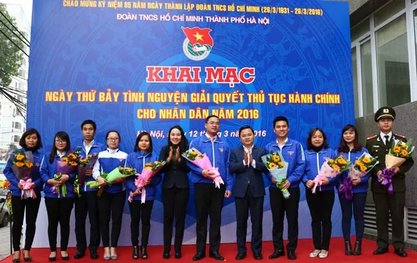 Ngày thứ bảy tình nguyện tham gia giải quyết thủ tục hành chính cho người dân