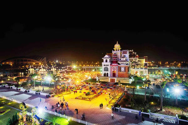 Đại sứ nhỏ tuổi nhất Làng trẻ SOS thế giới hát Quốc ca Việt Nam