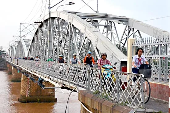 Sập cầu Ghềnh, đường sắt Bắc - Nam gián đoạn ảnh 18