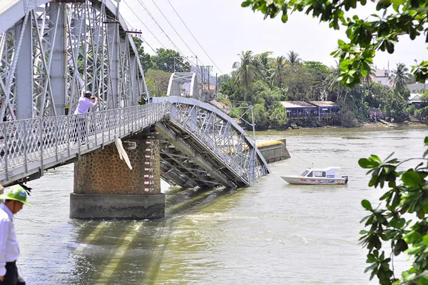 Vụ sập cầu Ghềnh: Bắt hai tài công