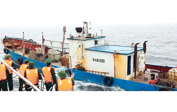 The detained Chinese vessel (Photo: SGGP)