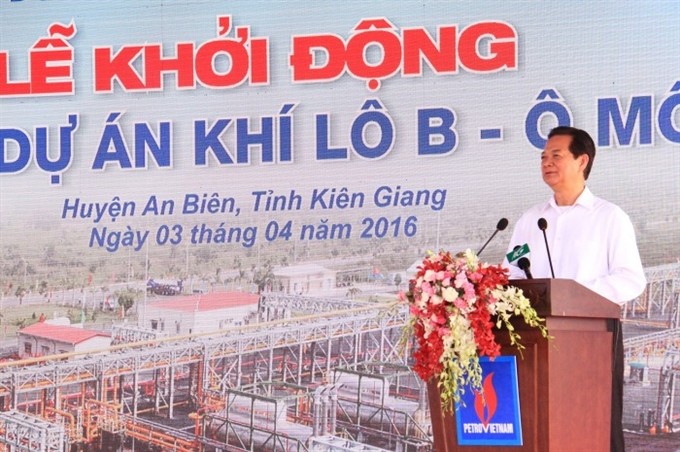 Prime Minister Nguyễn Tấn Dũng launchs the Block B-Ô Môn gas project by PetroVietnam in Kiên Giang yesterday. — Photo VNA