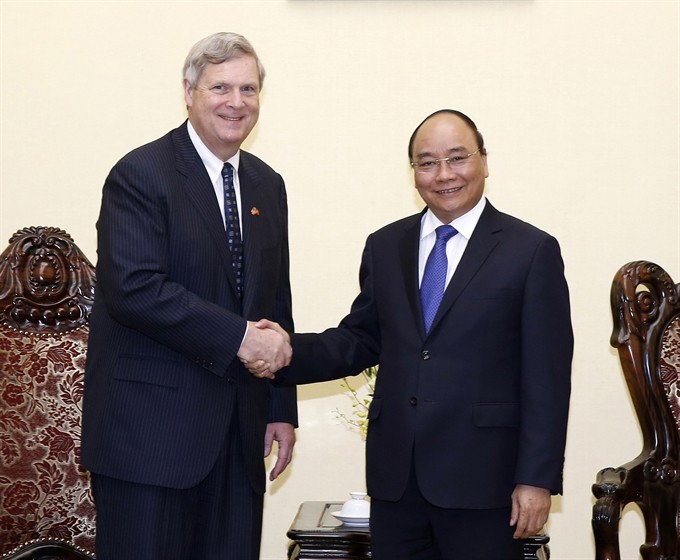 Prime Minister Nguyễn Xuân Phúc (right) receives US Secretary of Agriculture Thomas Vilsack. — VNA/VNS Photo Thống Nhất